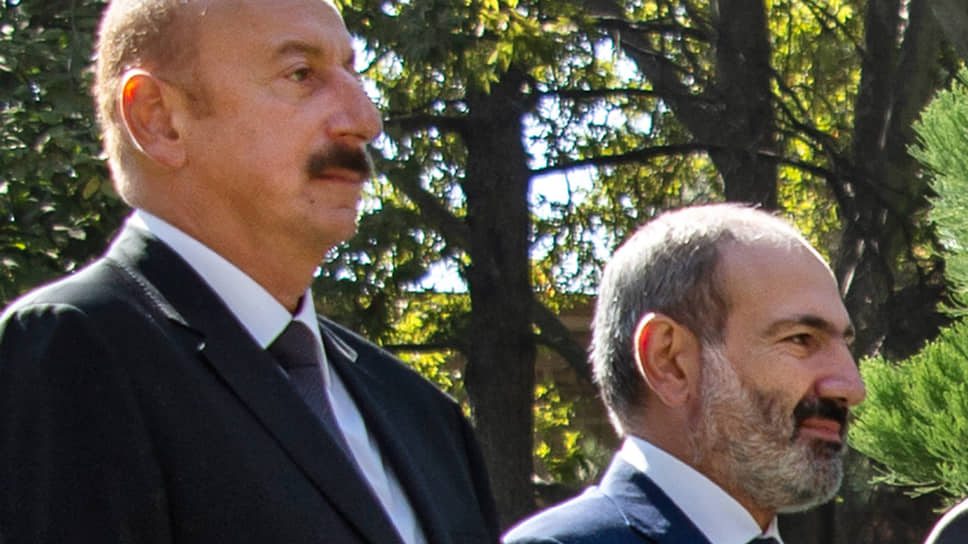 Президент Азербайджана Ильхам Алиев и премьер-министр Армении Никол Пашинян в Душанбе (2018 год)