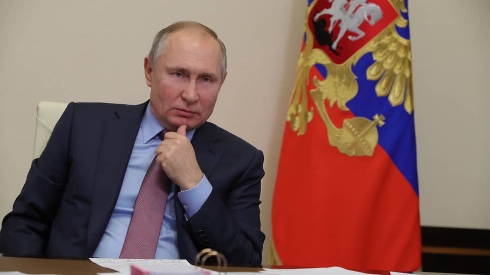 Владимир Путин обвинил чиновников в подгонке показателей зарплат в социальной сфере