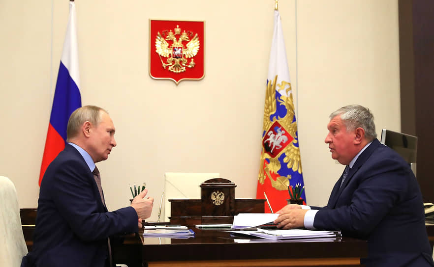 Президент России Владимир Путин (слева) и главный исполнительный директор, председатель правления «Роснефти» Игорь Сечин