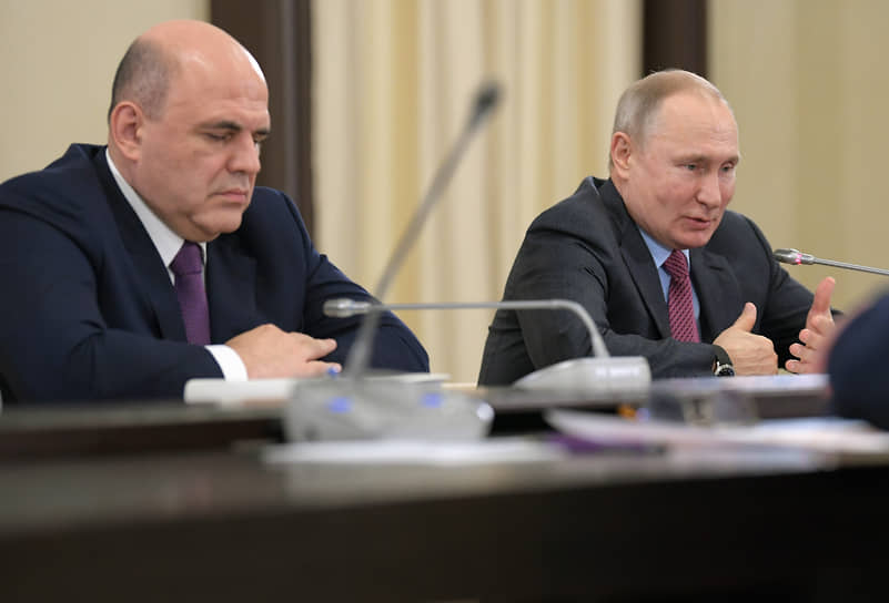 Председатель правительства России Михаил Мишустин (слева) и президент России Владимир Путин 