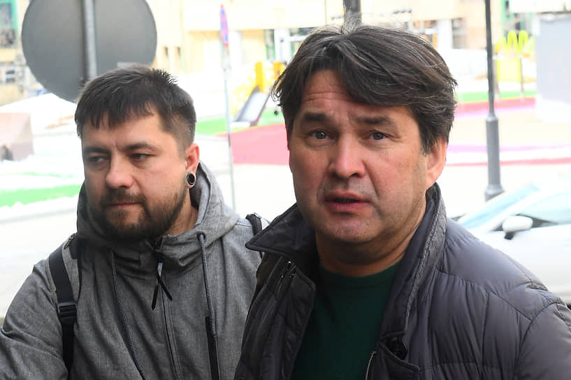 Генеральный директор ФК «Уфа» Шамиль Газизов (справа)
