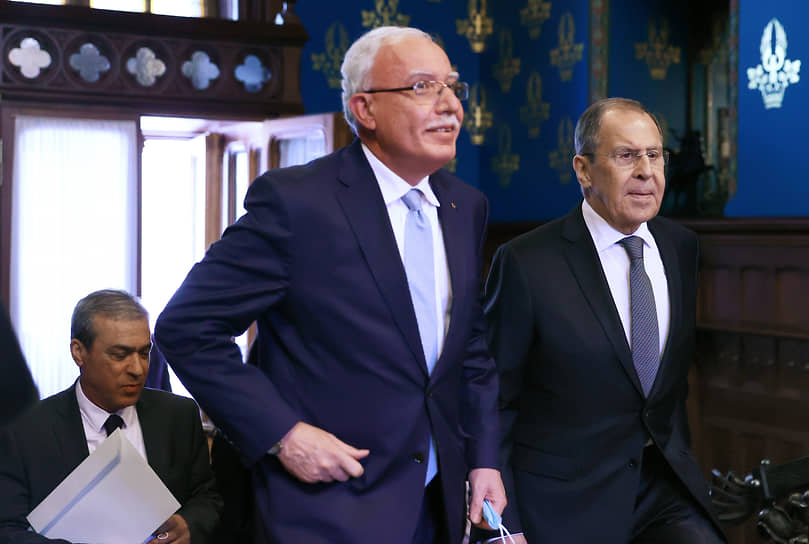 Министры иностранных дел Палестины и России Рияд аль-Малики (слева) и Сергей Лавров