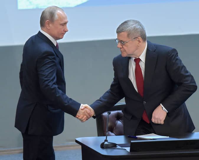 Владимир Путин (слева) и Юрий Чайка в 2019 году