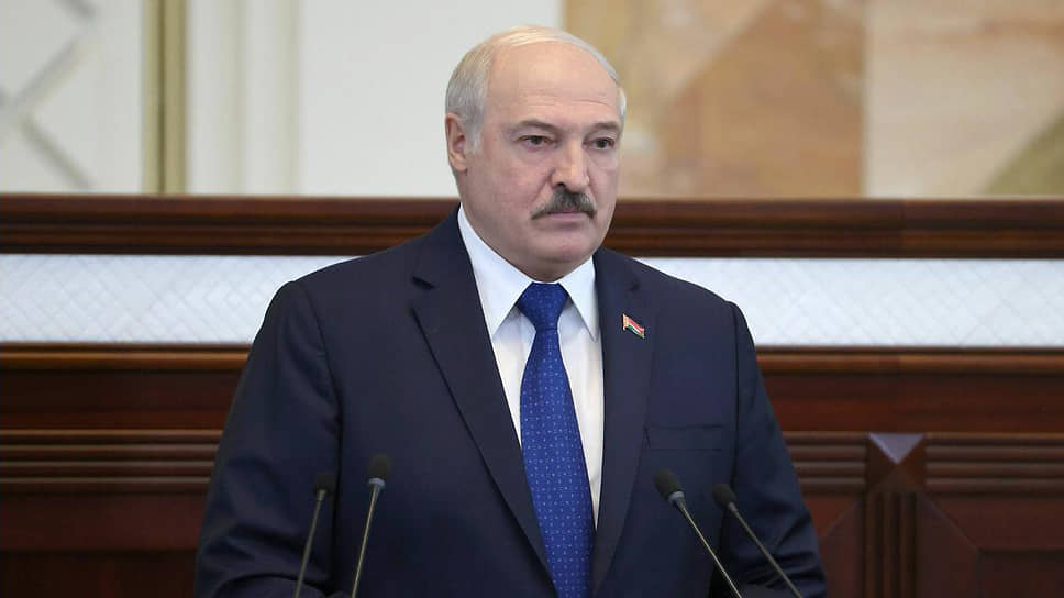 Президент Белоруссии Александр Лукашенко на встрече с парламентариями, членами Конституционной комиссии и представителями органов госуправления 26 мая