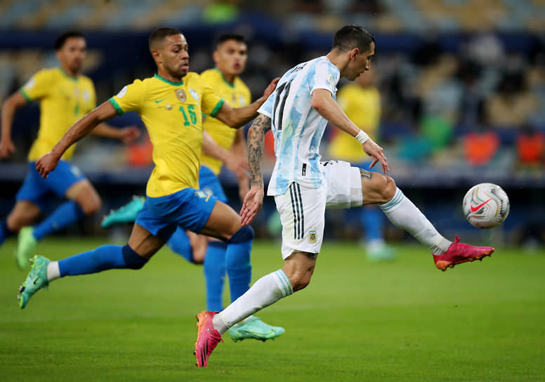 Аргентинский полузащитник Анхель ди Мария, забивший победный гол в матче на 22-й минуте
