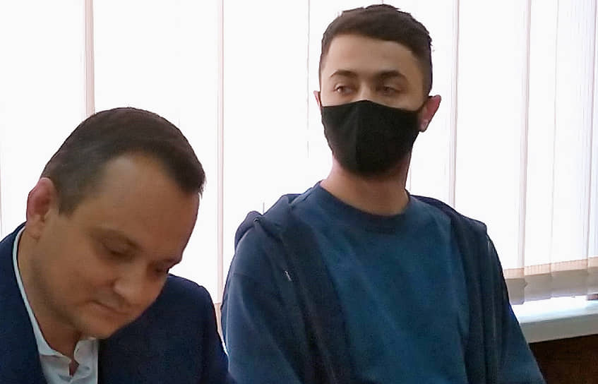 Адвокат Сергей Бадамшин (слева) и Идрак Мирзализаде