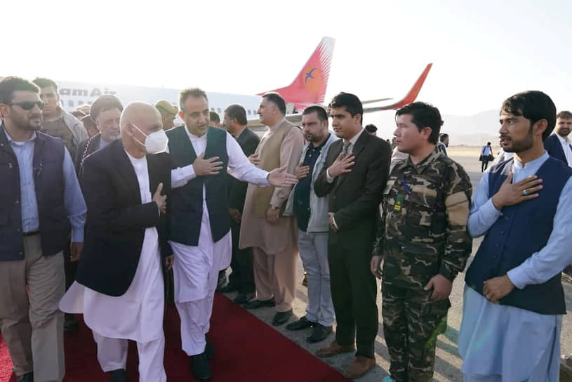Президент Афганистана Ашраф Гани (в центре)