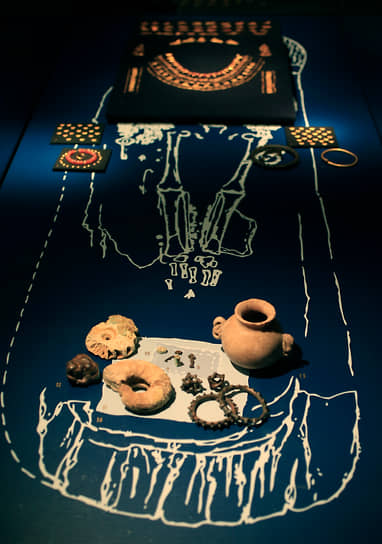 Могильный инвентарь, включенный в выставку крымского или скифского золота
