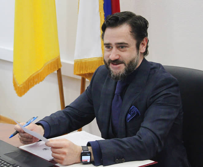 Олег Захаров