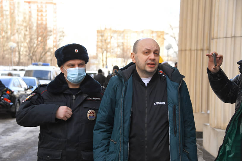 Сергей Смирнов (справа)