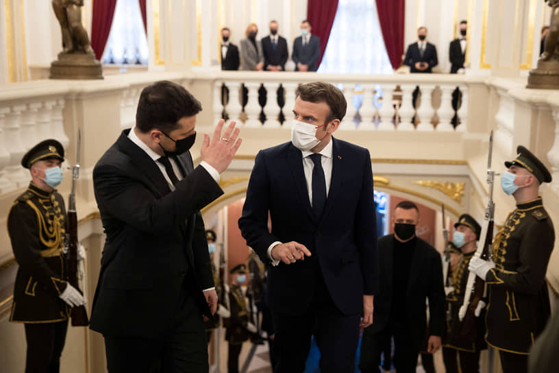 Президент Украины Владимир Зеленский (слева) и президент Франции Эмманюэль Макрон