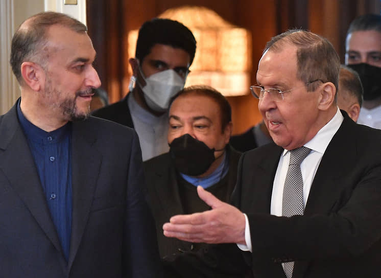 Министры иностранных дел Ирана и России Хосейн-Амир Абдоллахиан (слева) и Сергей Лавров