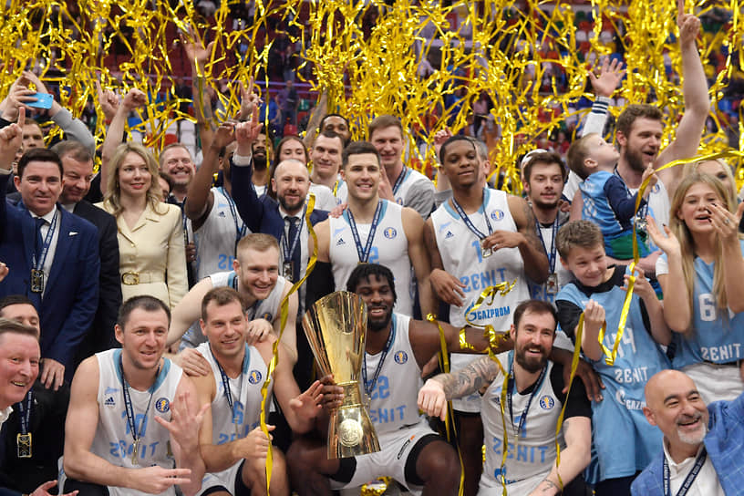 Баскетбольный «Зенит» впервые стал чемпионом России, прервав серию ЦСКА из девяти титулов