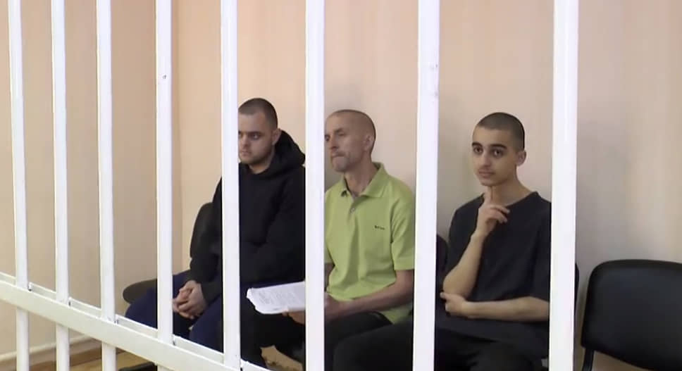 Слева направо: Шон Пиннер и Эйден Аслин, а также подданный Марокко Саадун Брагим. 