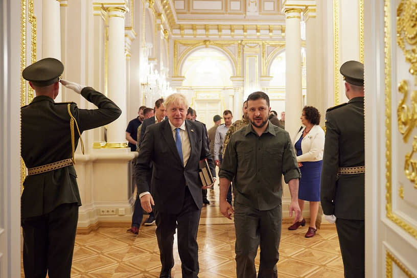 Борис Джонсон и Владимир Зеленский  