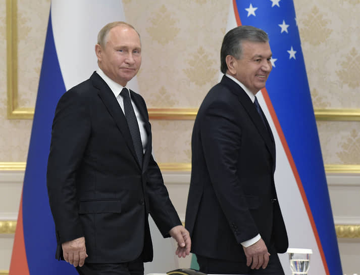 Президент России Владимир Путин (слева) и президент Узбекистана Шавкат Мирзиеев 