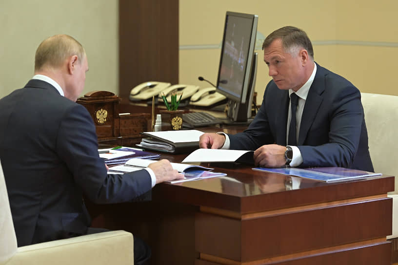 Встреча президента России Владимира Путина (слева) и вице-премьера Марата Хуснуллина 
