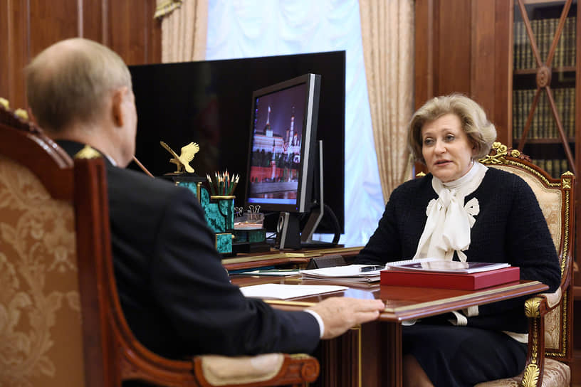 Президент России Владимир Путин и главный государственный санитарный врач России Анна Попова
