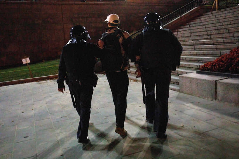 Задержание участника несанкционированной акции в Екатеринбурге