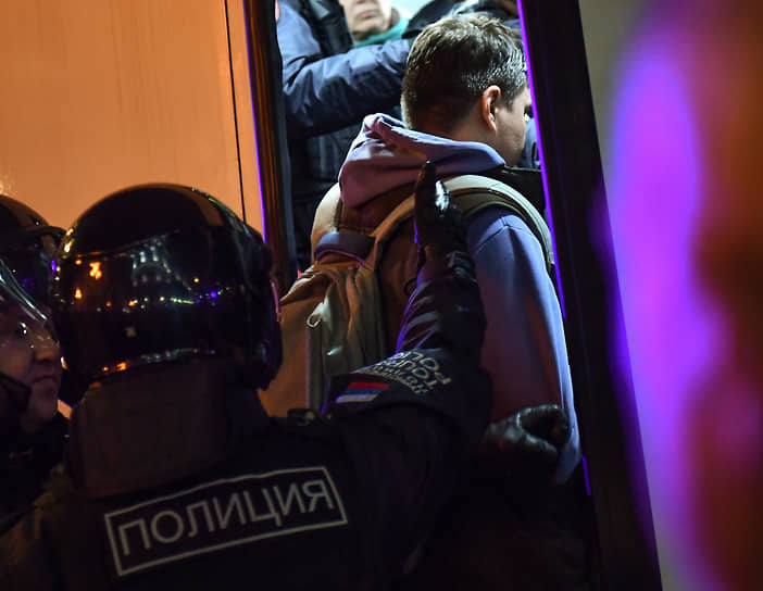Задержание участников несанкционированной акции в Москве