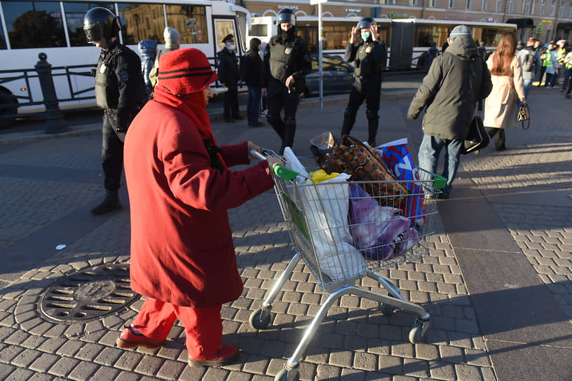 Акция протеста против частичной мобилизации на Сенной площади в Санкт-Петербурге