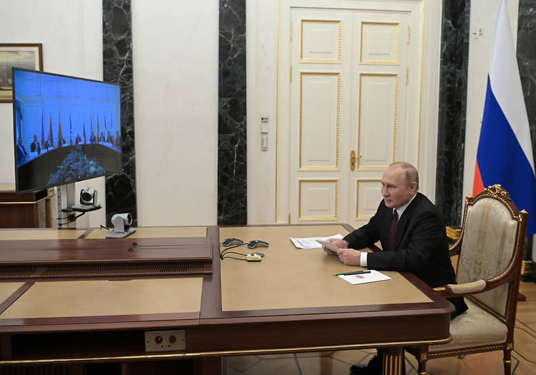 Владимир Путин во время встречи с руководителями делегаций заседания Совета руководителей органов безопасности и спецслужб стран СНГ