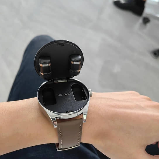 Huawei показала «умные» часы со встроенными наушниками