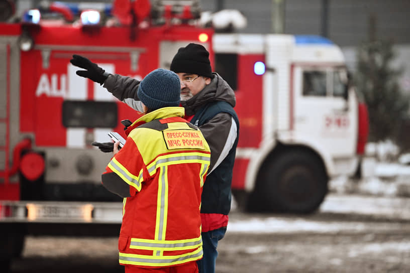 В тушении пожара задействованы сотни спасателей из Подмосковья и столицы. В 8:25 мск возгорание было локализовано на площади 7 тыс. кв. м