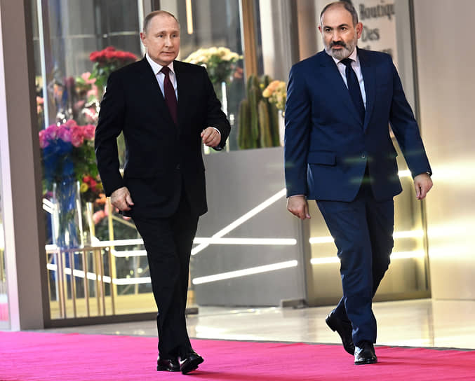 Владимир Путин (слева) и Никол Пашинян