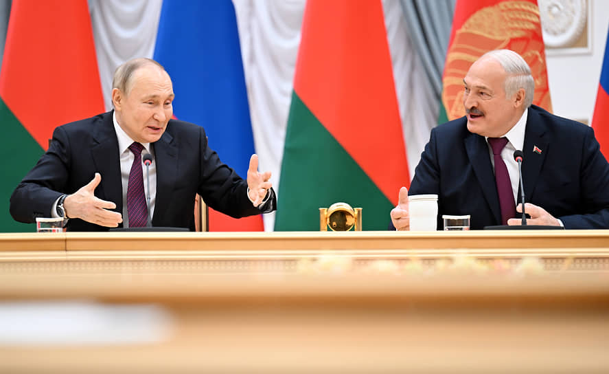 Владимир Путин (слева) и Александр Лукашенко во время встречи 19 декабря
