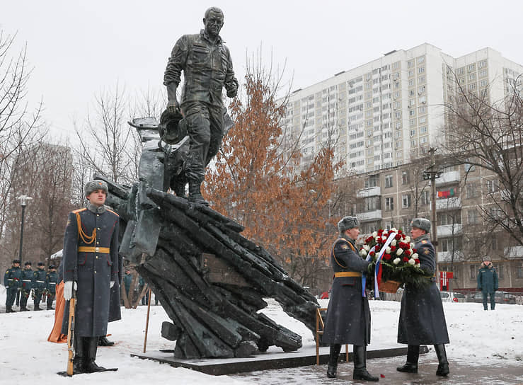 Памятник Евгению Зиничеву
