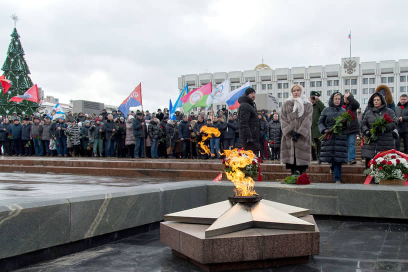 В Самарской области прошли митинги в память о погибших в Макеевке военных