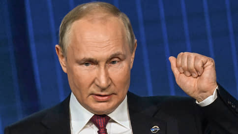 Путин поблагодарил дипломатов за то, что не дали Западу изолировать Россию