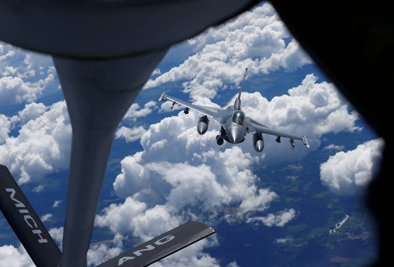  F-16 