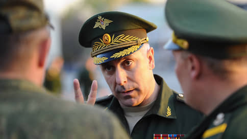 Путин присвоил звание генерал-полковника командующим Восточным и Западным военными округами
