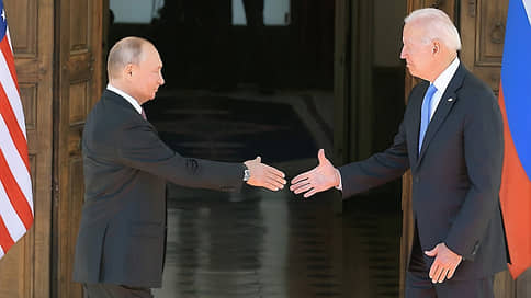Песков: Путин и Байден не пользовались горячей линией связи