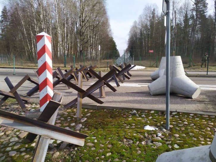 Противотанковые ежи на границе с Россией в Польше 