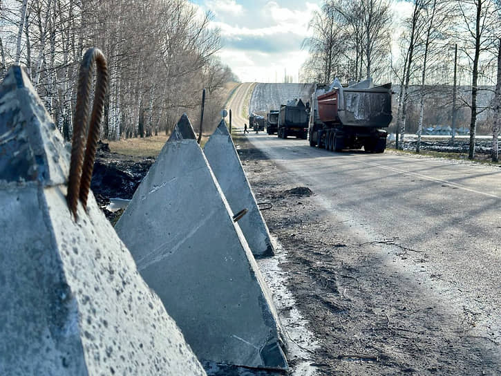 Осмотр хода выполнения работ по строительству засечной белгородской черты в декабре 2022 года