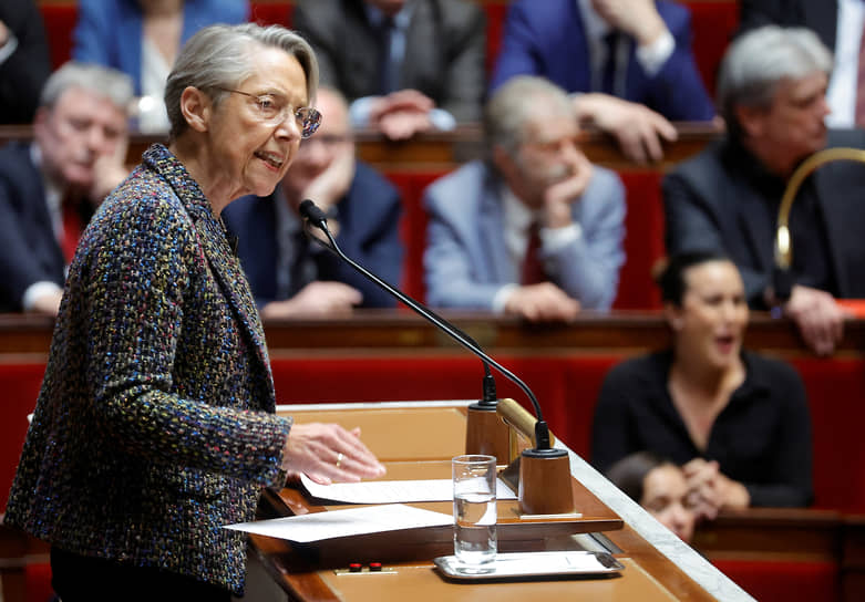 Премьер-министр Франции Элизабет Борн объявляет о повышении пенсионного возраста