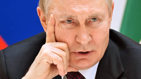 Песков: Кремль спокойно отнесся к решению МУСа выдать ордер на арест Путина