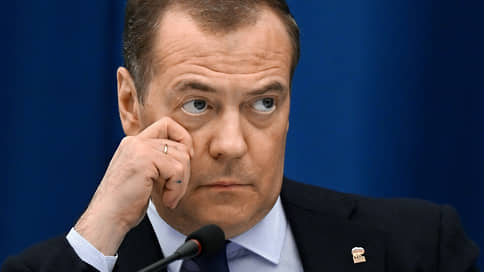 Медведев пригрозил ракетным ударом по зданию говенного Международного уголовного суда
