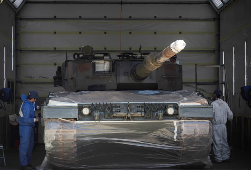 Танк Leopard 2A4 на заводе Santa Barbara Sistemas
