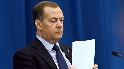 Медведев предложил запретить иноагентам получать доход в России