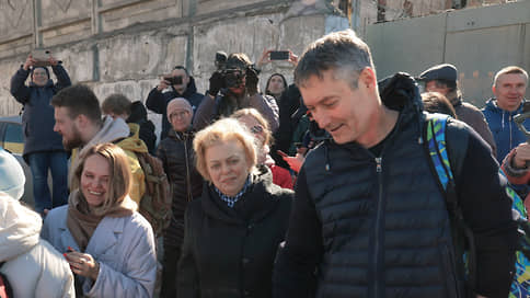 Евгений Ройзман вышел из спецприемника в Екатеринбурге