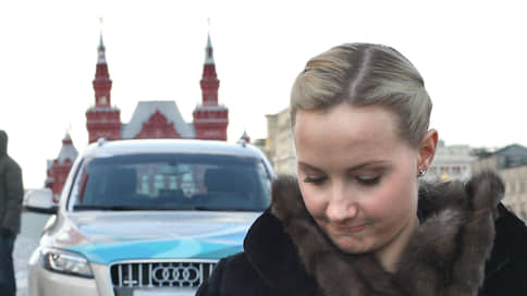 Жена Костомарова отрицает перевод фигуриста на лечение в Германию