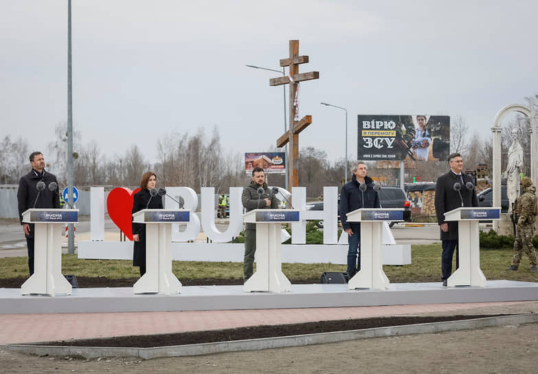 Церемония присвоения Буче знания "Город-герой"