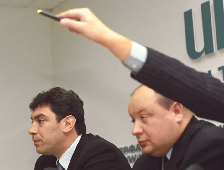 Борис Немцов (слева) и Егор Гайдар и в 2001 году