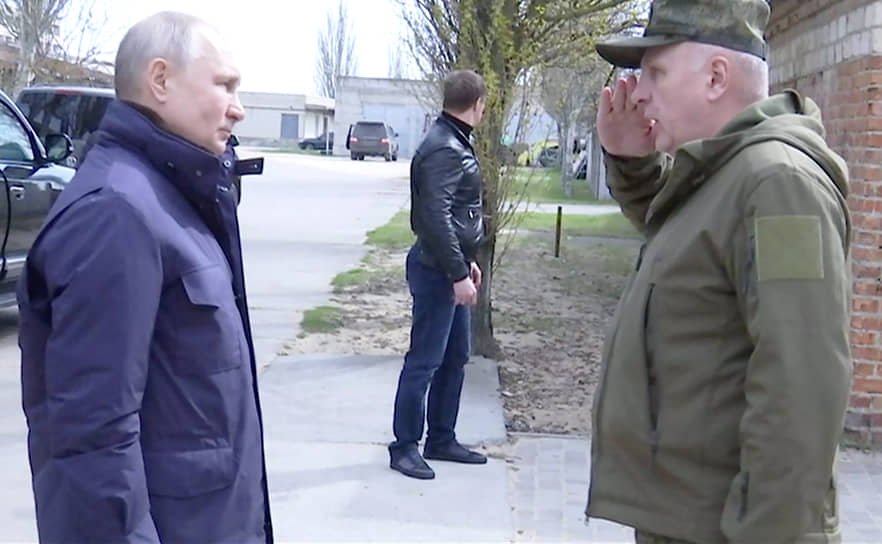 Владимир Путин с командующим группировкой войск «Днепр» генерал-полковником Олегом Макаревичем