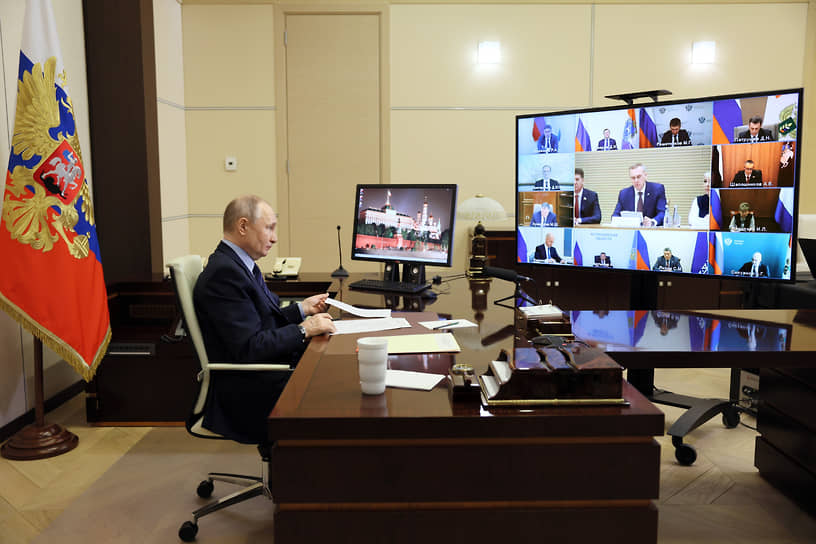 Президент Российской Федерации Владимир Путин во время заседания Совета при президенте России по развитию местного самоуправления