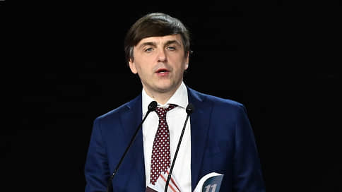 Министр просвещения Кравцов показал учебник по истории с главами про спецоперацию